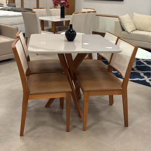 Sala de Jantar com Mesa de 95x95 e Quatro Cadeiras M99CAD0463EM99MJA0501